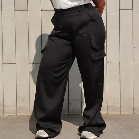 Foto de Calça Wide Leg Plus Size Alfaiataria Feminina Cargo Preto Liso G3 (52-54)