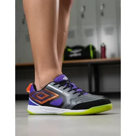 Foto de Chuteira Futsal Umbro Pro 5 Bump Original Couro Natural Grafite/preto/purple 40 Br
